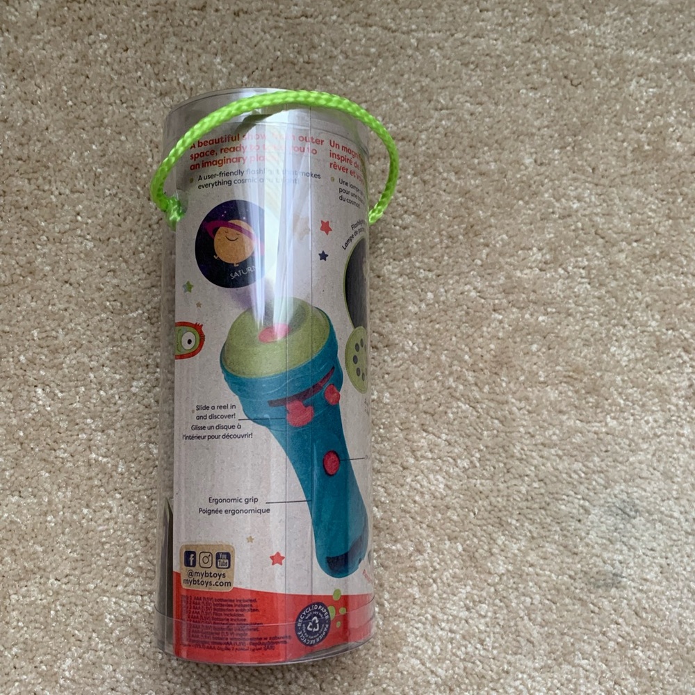 Light Me to the Moon Projection Flashlight - Picture 4 of 5